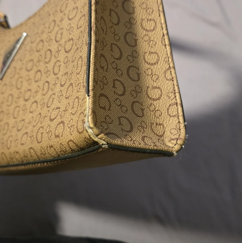 GUESS Shoulder Bag - Picture 5 of 8